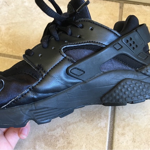 Nike Air Huaraches - Picture 7 of 10